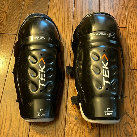 🔥 2/$25 - Powertek hockey knee/shin pads kids - Picture 1 of 2